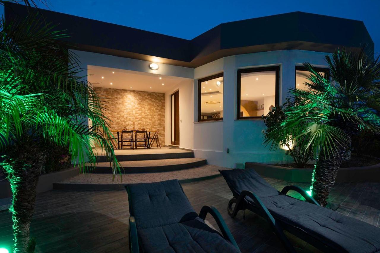 Maia Luxury Pool Villa อาฟานโท ภายนอก รูปภาพ